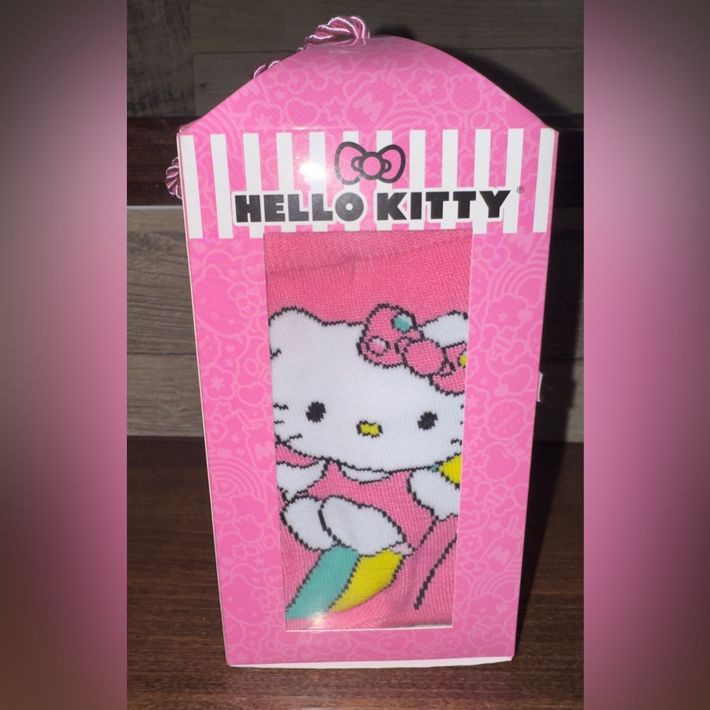 New Hello Kitty Set Of 4 Crew Shoes Size 4-10  Socks SZ 9-11